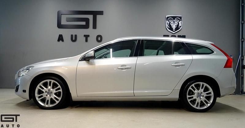 Käytetty Volvo V60 Summum 241 HP (177 kW) 2011 Farmari