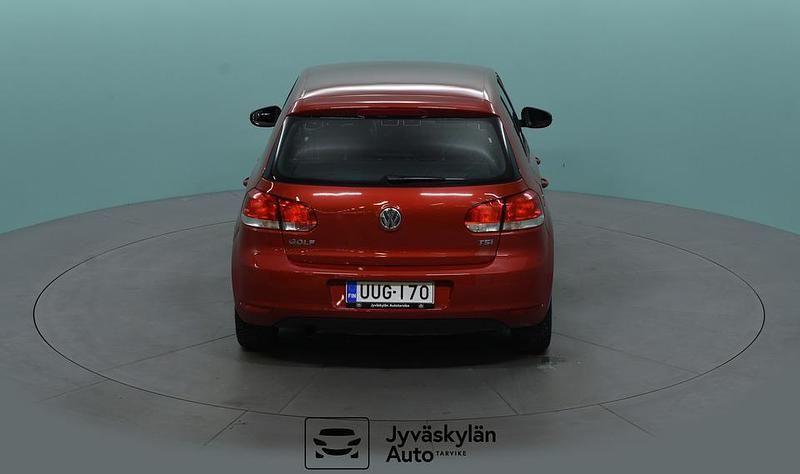 Käytetty VW Golf VII Trendline 105 HP (77 kW) 2012 Punainen Viistoperä