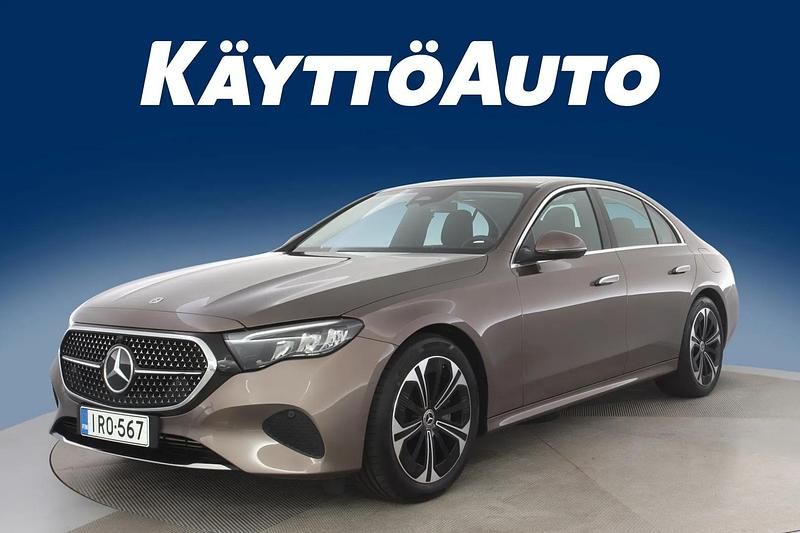 Käytetty Mercedes E300 313 HP (230 kW) 2024 Sametinruskea met Sedan