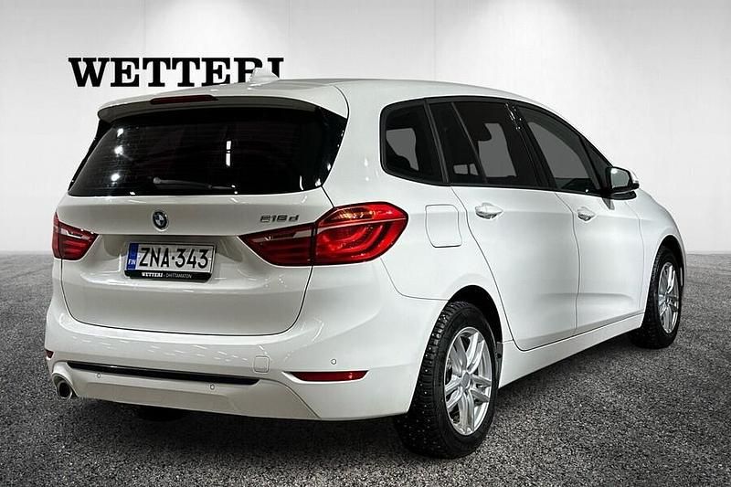Käytetty BMW 216 Gran Tourer Sport Line 116 HP (85 kW) 2020 Valkoinen Tila-auto