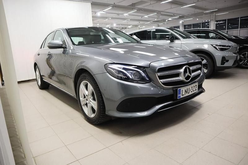 Käytetty Mercedes E220 Business 194 HP (142 kW) 2017 Harmaa Sedan