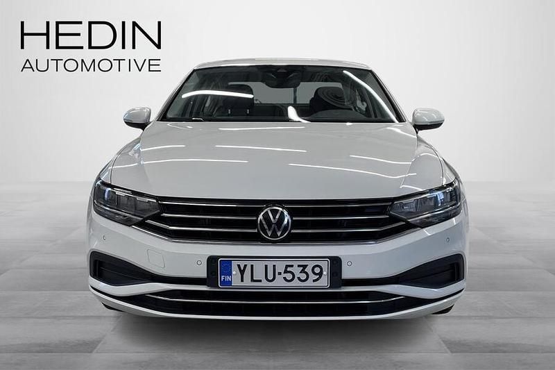 Käytetty VW Passat Comfortline 150 HP (110 kW) 2022 Valkoinen Farmari