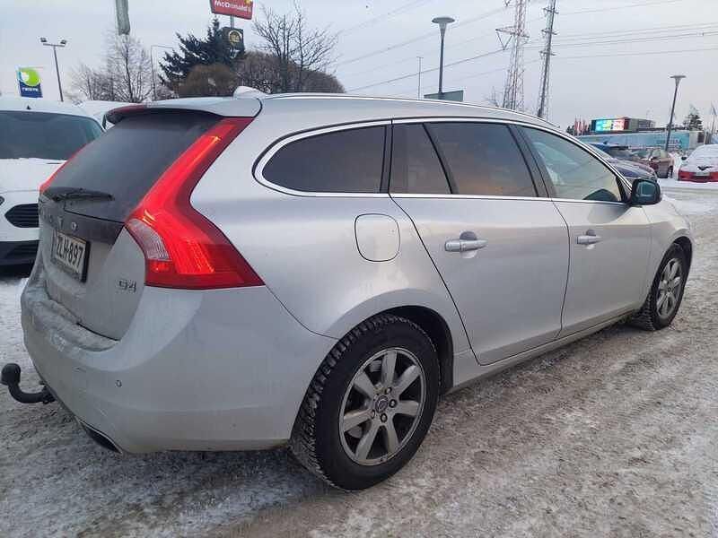 Käytetty Volvo V60 Business Edition 190 HP (139 kW) 2016 Harmaa Farmari