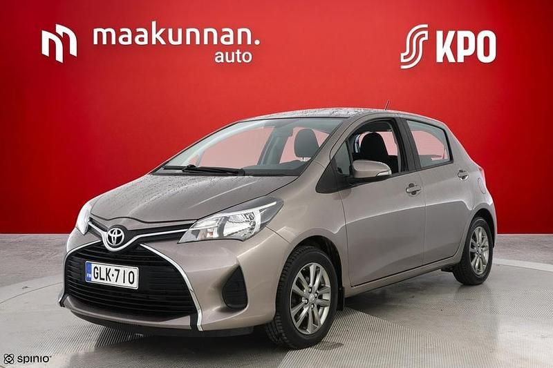 Ruskea Käytetty 2015 Toyota Yaris Multidrive S Viistoperä | 12 990 € (Perustarjous) - Kuva 1/3