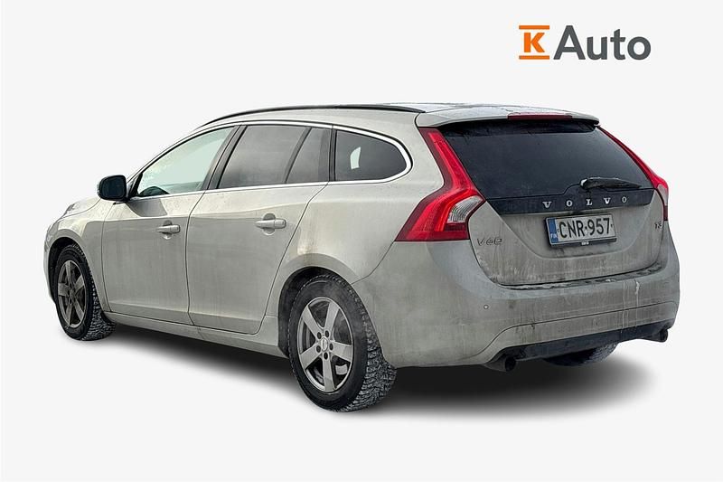 Käytetty Volvo V60 Business Edition 152 HP (111 kW) 2016 Ruskea (beige) Farmari