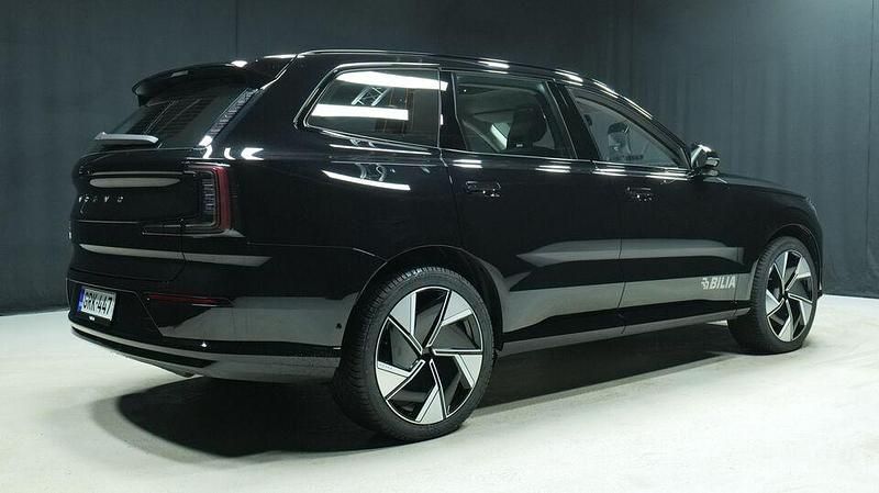 Käytetty Volvo EX90 Performance 380 kW (517 HP) 2025 Musta Katumaasturi