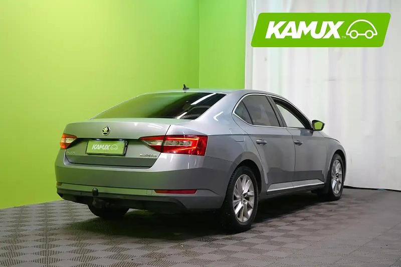 Käytetty Skoda Superb Ambition 150 HP (110 kW) 2016 Hopea / harmaa Sedan