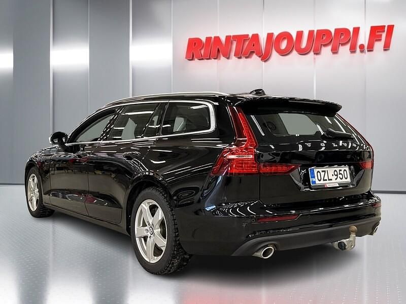 Käytetty Volvo V60 Business Edition 150 HP (110 kW) 2020 Musta Farmari