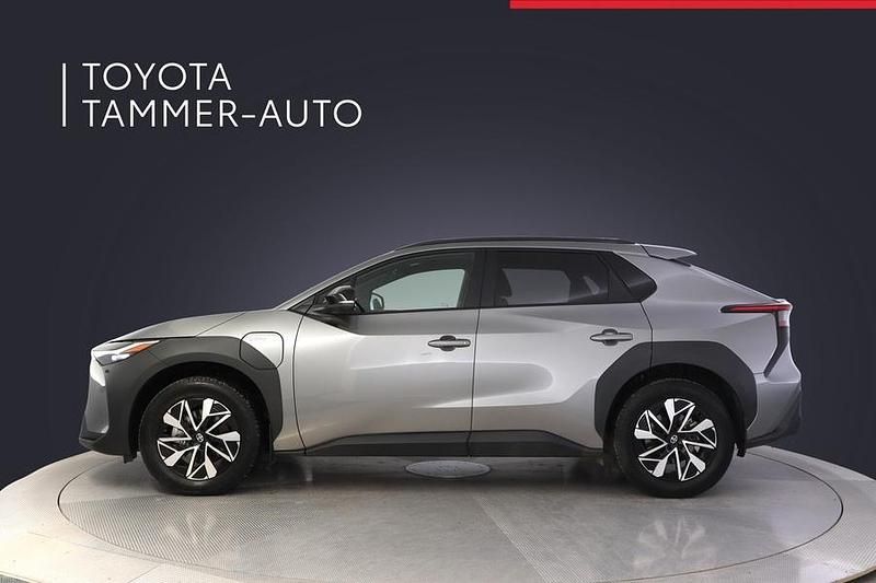 Käytetty Toyota bZ4X Business Edition 50 kW (69 HP) 2024 Harmaa Katumaasturi