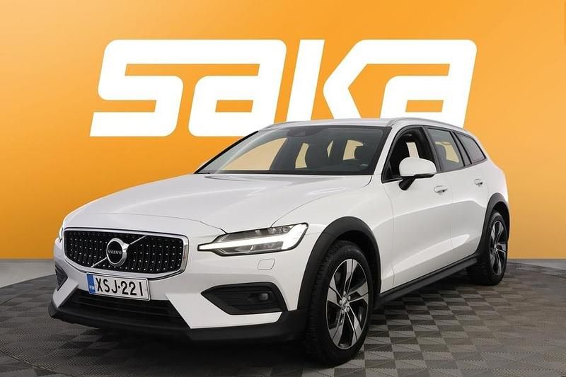 Käytetty Volvo V60 CC 197 HP (144 kW) 2021 Farmari