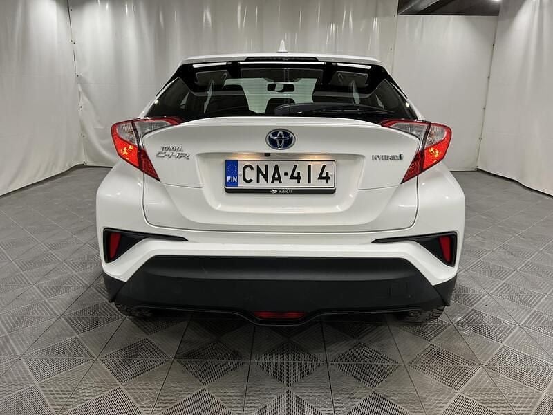 Käytetty Toyota C-HR Active 98 HP (72 kW) 2019 Katumaasturi