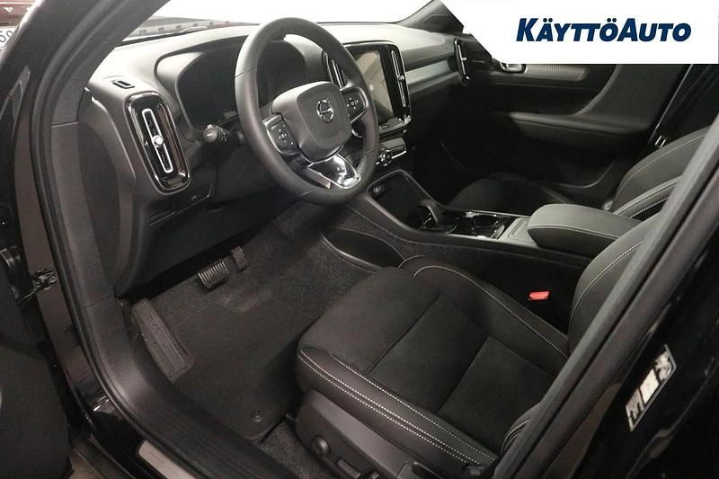 Käytetty Volvo EC40 Performance 325 kW (442 HP) 2026 Onyx black met Katumaasturi