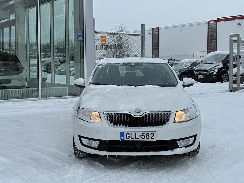 Käytetty Skoda Octavia Ambition 105 HP (77 kW) 2015 Viistoperä
