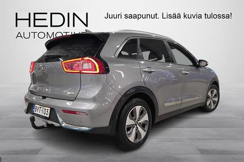 Käytetty Kia Niro 105 HP (77 kW) 2019 Harmaa Katumaasturi