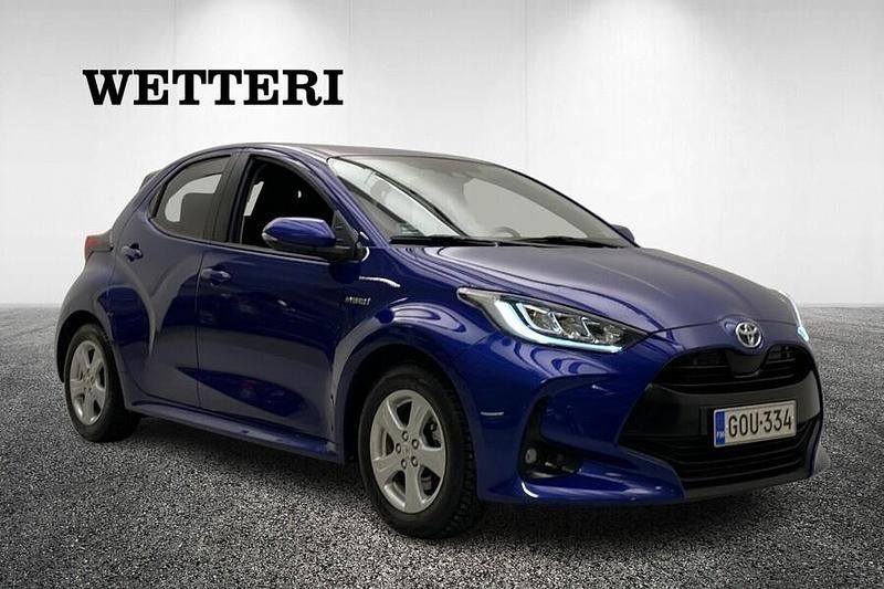 Käytetty Toyota Yaris Hybrid Plus 116 HP (85 kW) 2021 Sininen Viistoperä