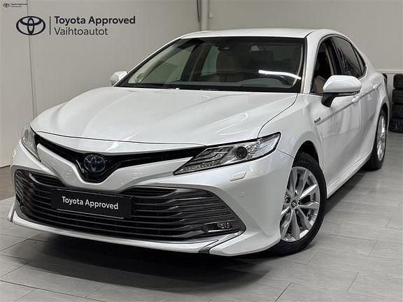 Valkoinen Käytetty 2019 Toyota Camry Premium Sedan | 31 950 € (Hieman kallis) - Kuva 1/4