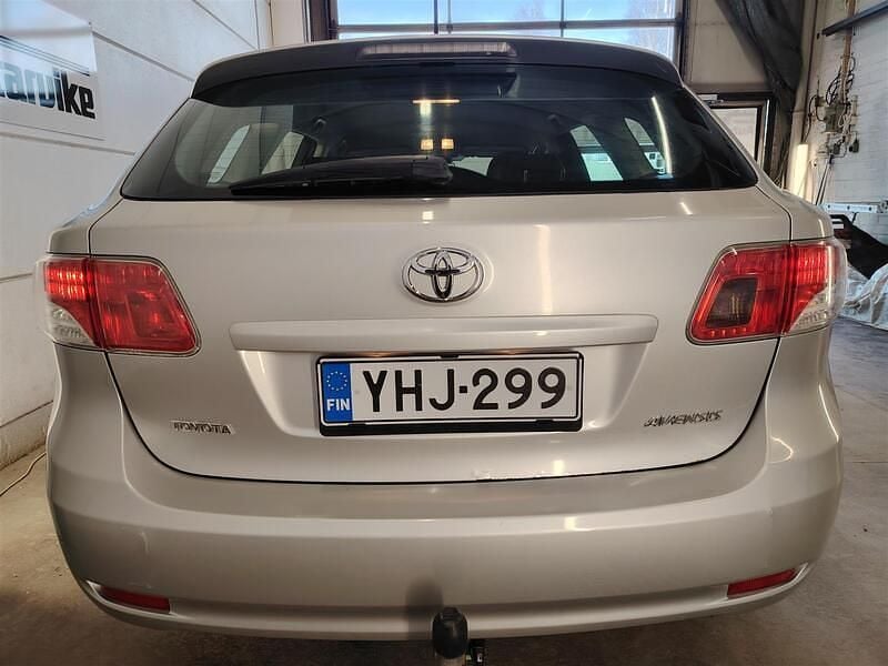 Käytetty Toyota Avensis Sol 150 HP (110 kW) 2009 Hopea Farmari