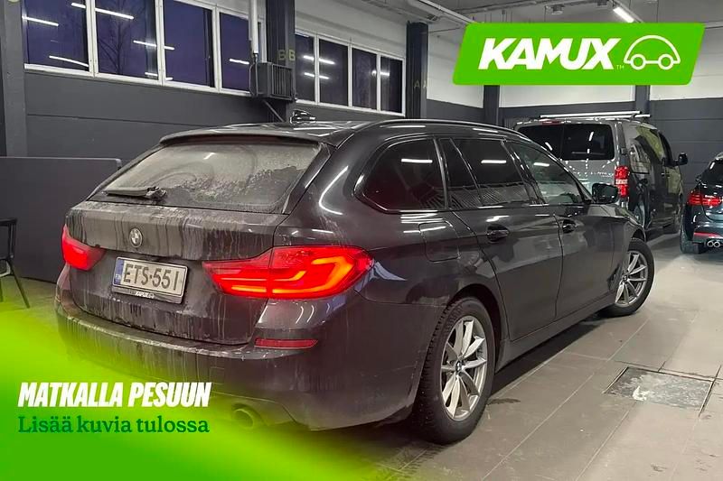 Käytetty BMW 520 Sport Line 258 HP (189 kW) 2018 Hopea / harmaa Sedan