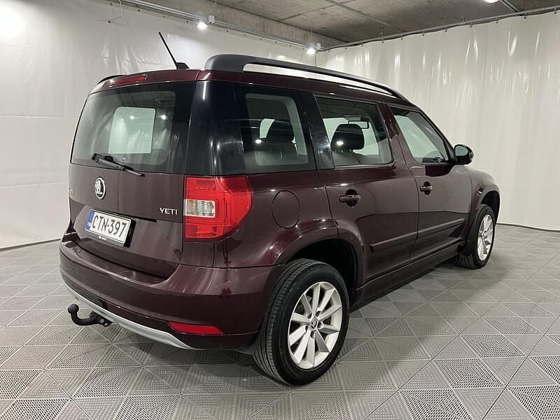 Käytetty Skoda Yeti Elegance 105 HP (77 kW) 2015 Katumaasturi