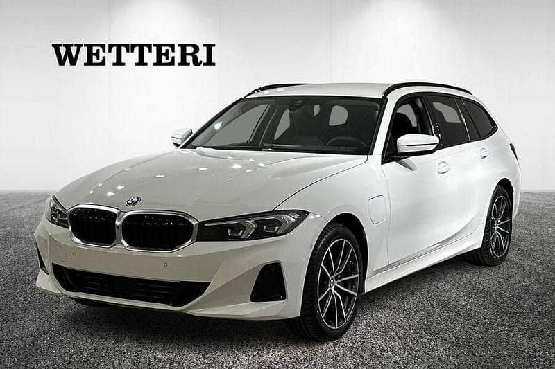 Uusi BMW 330e Comfort Edition 292 HP (214 kW) 2025 Farmari