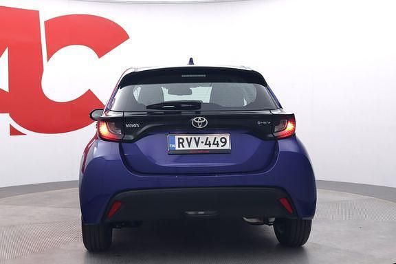 Käytetty Toyota Yaris 114 HP (83 kW) 2024 Sininen Viistoperä