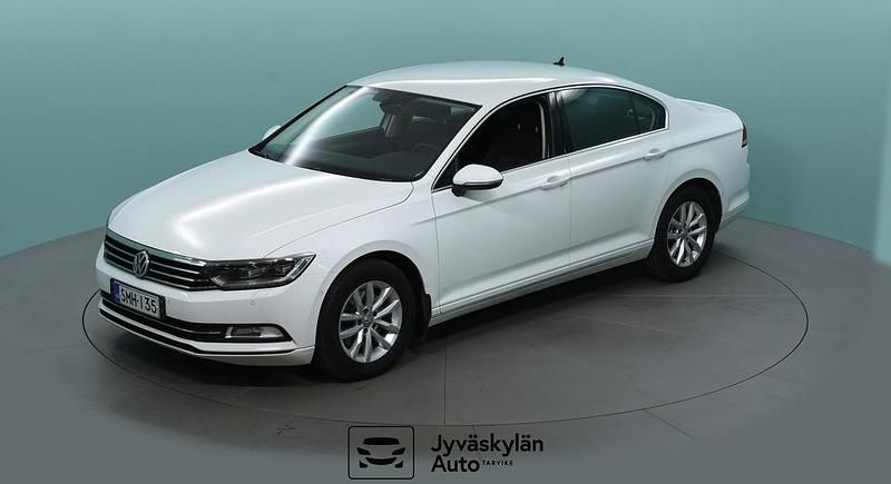 Valkoinen Käytetty 2017 VW Passat Comfortline Sedan | 12 490 € (Perustarjous) - Kuva 1/3