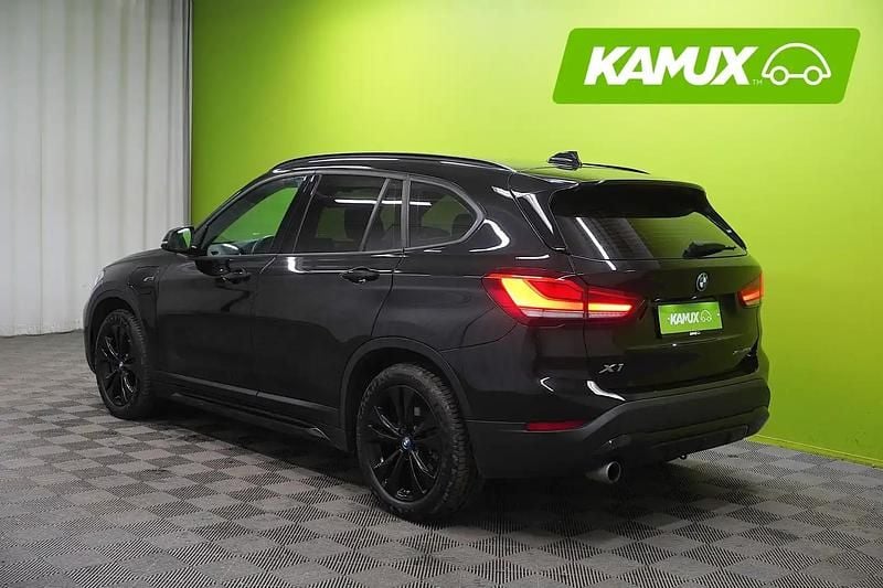 Käytetty BMW X1 Sport Line 220 HP (161 kW) 2022 Musta Katumaasturi