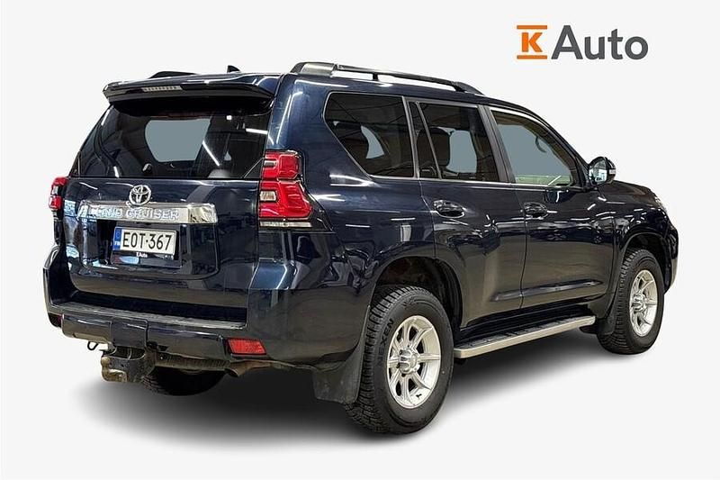 Käytetty Toyota Land Cruiser Active 177 HP (130 kW) 2018 Met. sininen Katumaasturi