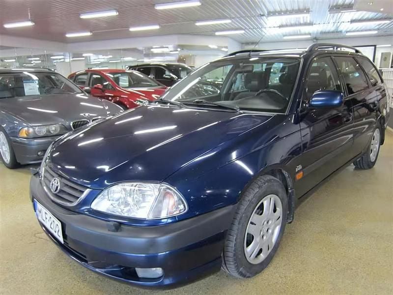 Käytetty Toyota Avensis Sol 110 HP (80 kW) 2002 Sininen Farmari