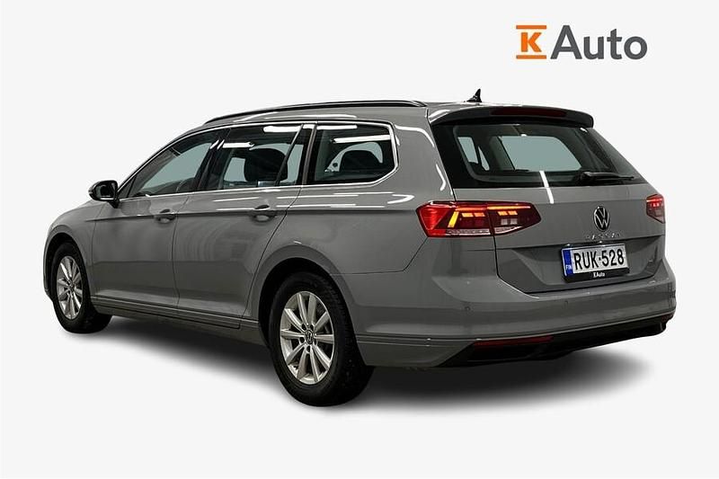 Käytetty VW Passat Comfortline 150 HP (110 kW) 2023 Harmaa Farmari