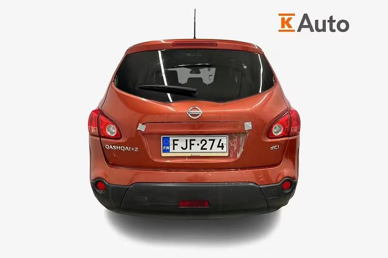 Käytetty Nissan Qashqai +2 Acenta 102 HP (75 kW) 2009 Punainen Katumaasturi