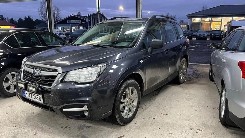 Harmaa Käytetty 2018 Subaru Forester Katumaasturi | 15 900 € (Perustarjous) - Kuva 1/4