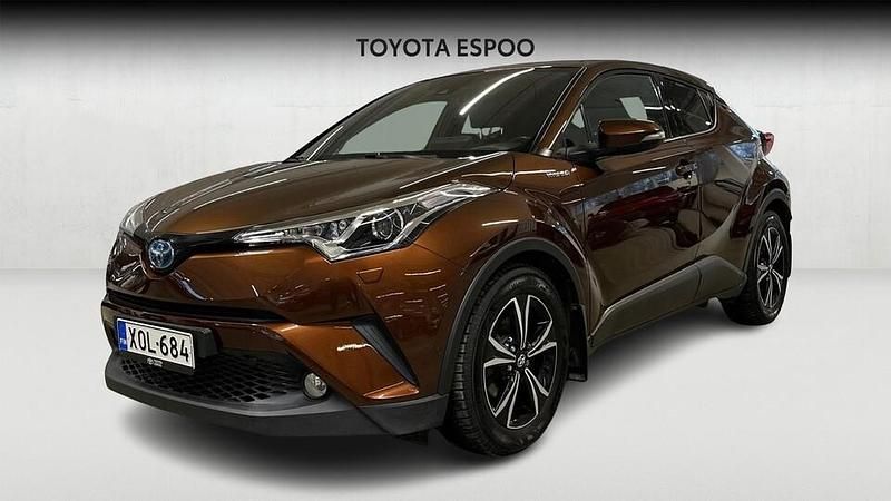Käytetty Toyota C-HR Premium 122 HP (89 kW) 2017 Katumaasturi