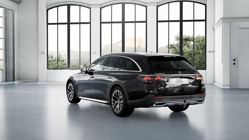 Käytetty Mercedes E300 Premium 197 HP (144 kW) 2024 Musta Farmari