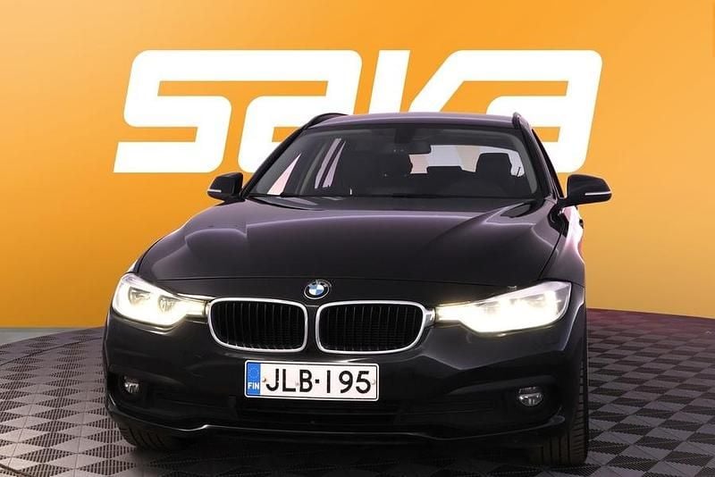 Käytetty BMW 320 Exclusive 190 HP (139 kW) 2019 Farmari