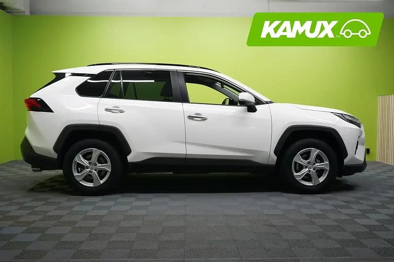Käytetty Toyota RAV4 Hybrid Comfort 178 HP (130 kW) 2022 Valkoinen Katumaasturi