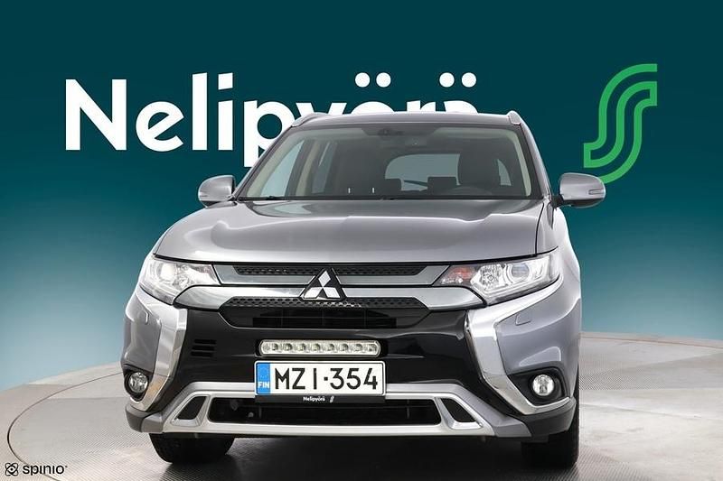 Käytetty Mitsubishi Outlander P-HEV Invite 135 HP (99 kW) 2019 Katumaasturi