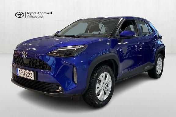 1l0 silver metallic Käytetty 2023 Toyota Yaris Cross Active Katumaasturi | 24 890 € (Perustarjous) - Kuva 1/4