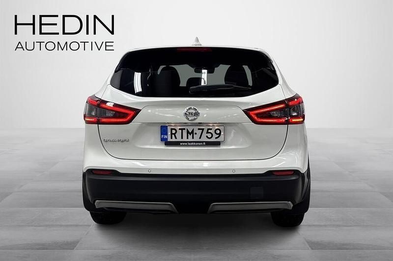 Käytetty Nissan Qashqai N-Connecta 116 HP (85 kW) 2017 Valkoinen Katumaasturi