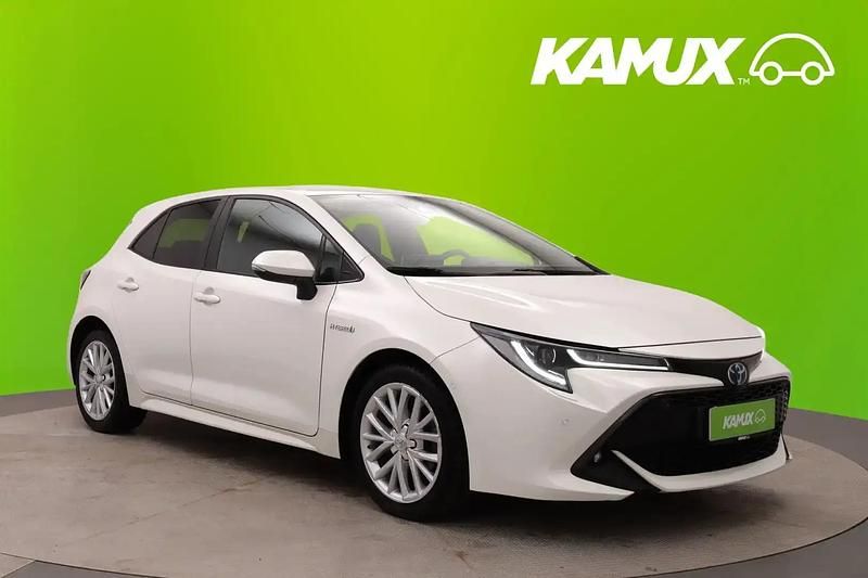 Valkoinen Käytetty 2019 Toyota Corolla Style Sedan | 20 590 € (Supertarjous) - Kuva 1/4