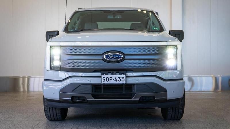 Käytetty Ford F-150 XLT 458 kW (623 HP) 2023 Harmaa Nouto