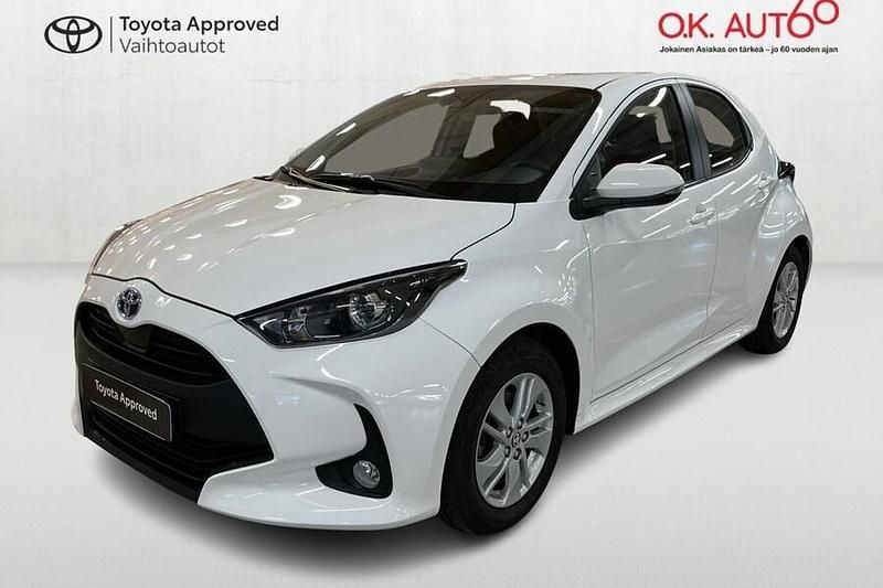 Valkoinen Käytetty 2023 Toyota Yaris Hybrid Active Viistoperä | 21 690 € (Perustarjous) - Kuva 1/4