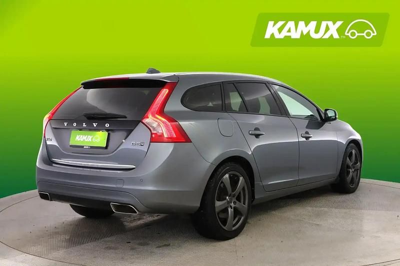 Käytetty Volvo V60 Summum 163 HP (119 kW) 2016 Hopea / harmaa Farmari