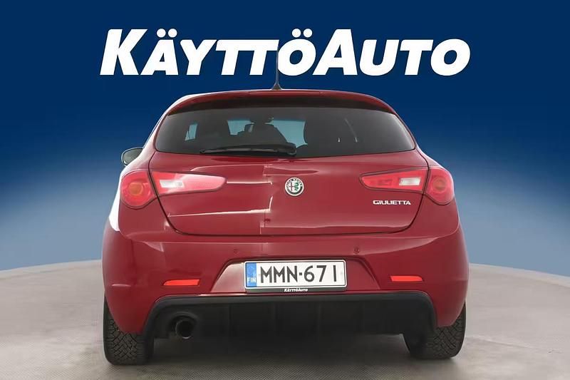 Käytetty Alfa Romeo Giulietta Super 170 HP (125 kW) 2016 Punainen Viistoperä