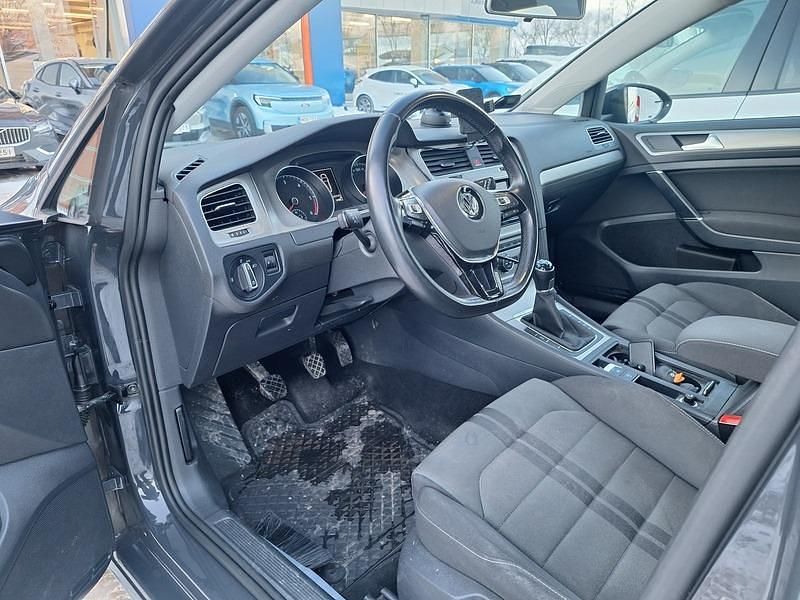 Käytetty VW Golf VII Comfortline 110 HP (80 kW) 2015 Harmaa Farmari