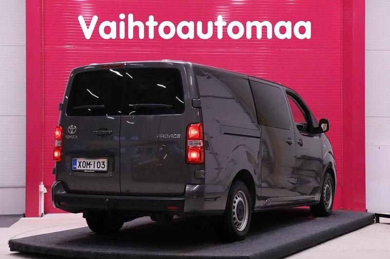 Käytetty Toyota Proace 177 HP (130 kW) 2018 Tila-auto