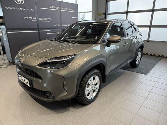Käytetty Toyota Yaris Cross 116 HP (85 kW) 2025 Ruskea (beige) Katumaasturi