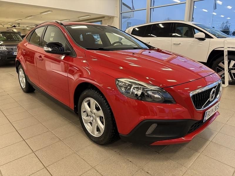 Käytetty Volvo V40 Business Edition 150 HP (110 kW) 2017 Punainen Viistoperä