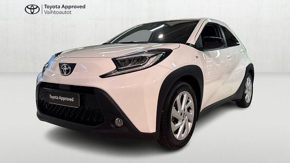 Valkoinen Käytetty 2022 Toyota Aygo X Multidrive S Katumaasturi | 15 890 € (Perustarjous) - Kuva 1/4