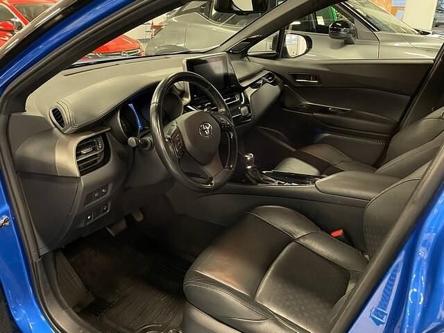 Käytetty Toyota C-HR 122 HP (89 kW) 2018 Sininen Katumaasturi